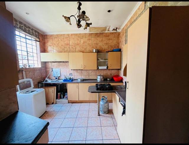 6 BEDROOM HOUSE FOR SALE IN BENONI CENTRAL